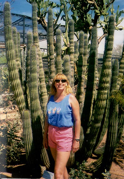 Ginni at Phoenix Botanical Gardens.jpg 90.2K